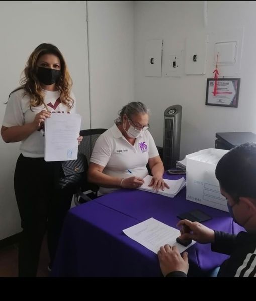 Ella es la alcaldesa de Cosalá, Karla Corrales, fue hasta las oficinas del Parti