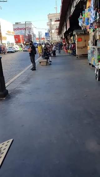Erick se instala en el Mercado Pino Suárez en Mazatlán. Sabe que la existencia