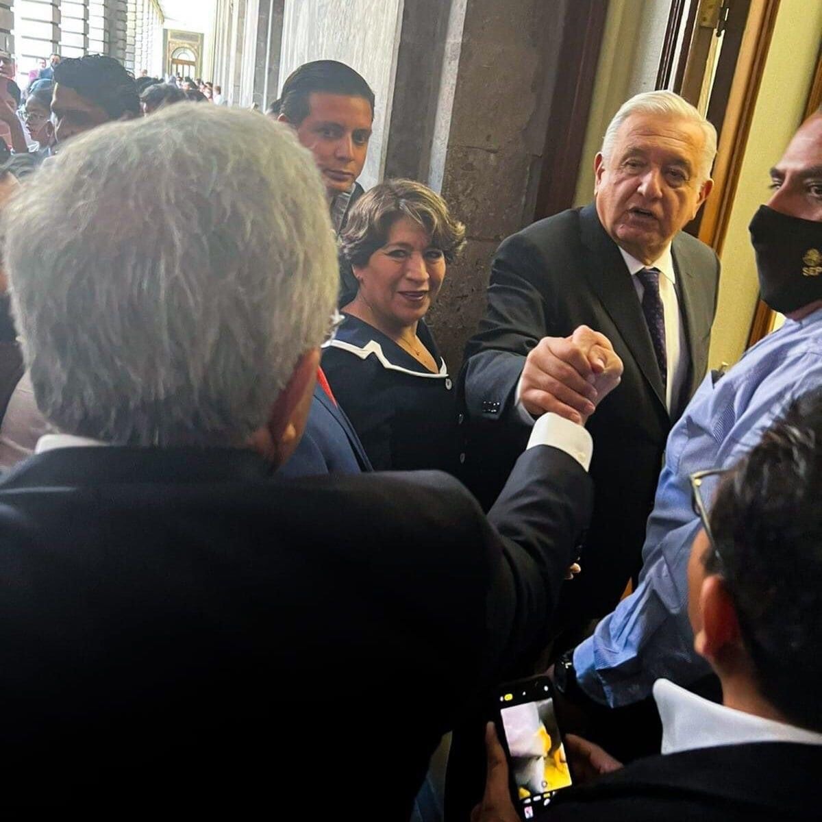 *Rocha acompaña a AMLO en la celebración del Día de las maestras y los maestros* *Rocha acompaña a AMLO en la celebración del Día de las maestras y los maestros*