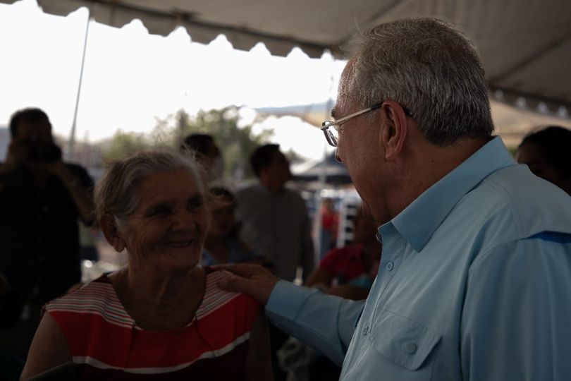 Rocha acude al Festival por el Día de las Madres organizado por DIF Estatal