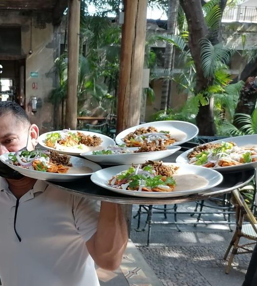 Aumentan precios de platillos en restaurantes y reimprimen menús Aumentan precios de platillos en restaurantes y reimprimen menús