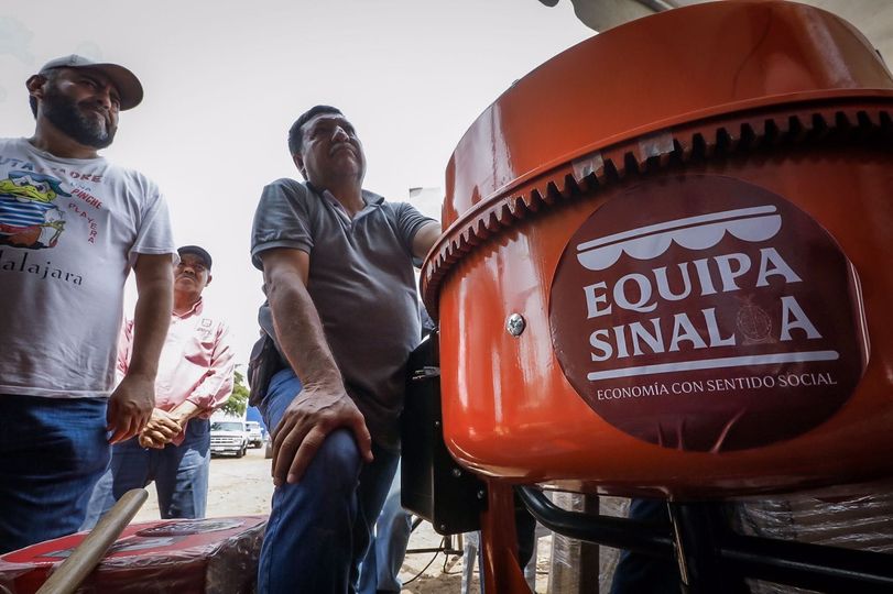 Rocha entrega nueva obra pública y apoyos a microempresarios en Sinaloa municipi Rocha entrega nueva obra pública y apoyos a microempresarios en Sinaloa municipi