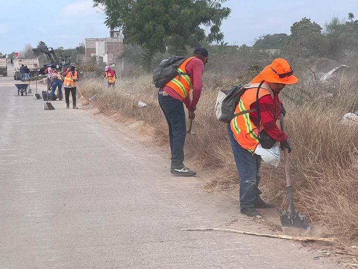 Servicios Públicos retira 22 toneladas de basura en Av. Santa Rosa Servicios Públicos retira 22 toneladas de basura en Av. Santa Rosa