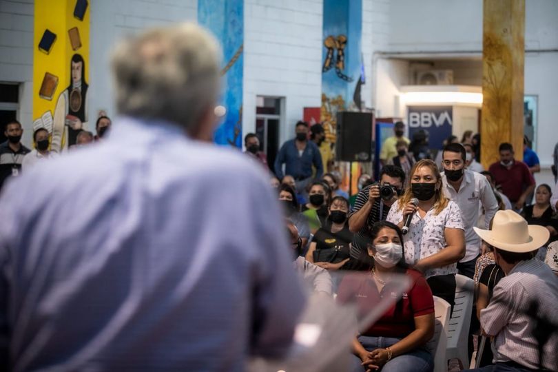 Rocha entrega pensiones a viudas de policías de Navolato Rocha entrega pensiones a viudas de policías de Navolato