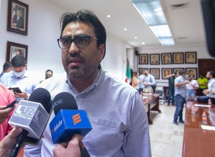 Alcalde anuncia incremento salarial del 4% para policías municipales activos y j Alcalde anuncia incremento salarial del 4% para policías municipales activos y j