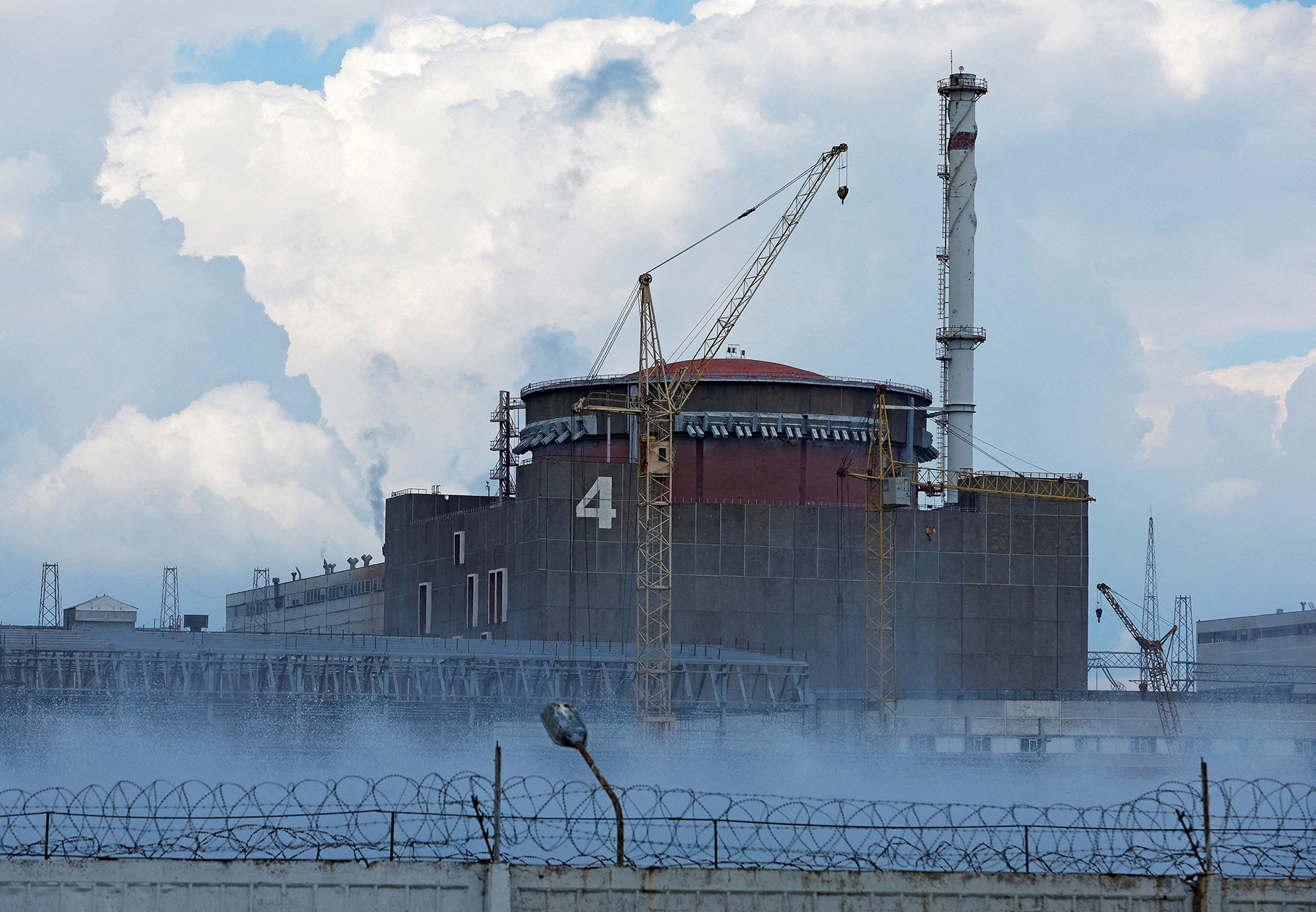 La planta de energía nuclear de Zaporizhzhia se ve el 4 de agosto en las afueras de la ciudad de Enerhodar, controlada por Rusia, en la región de Zaporizhzhia, Ucrania.