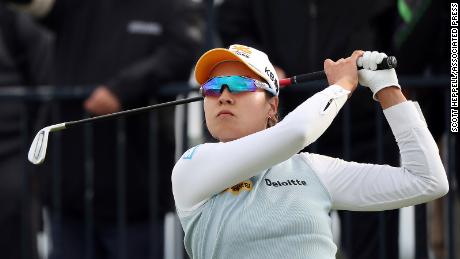 Chun juega su golpe de salida desde el 13 durante la ronda final.