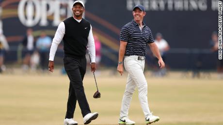 Rory McIlroy saluda a Tiger Woods'  participación en las discusiones del PGA Tour sobre LIV Golf 