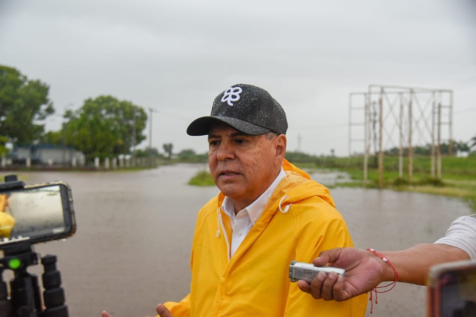 Alcalde Gerardo Vargas Landeros supervisa trabajos de apoyo tras inundaciones en Alcalde Gerardo Vargas Landeros supervisa trabajos de apoyo tras inundaciones en