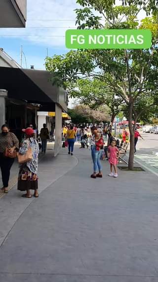 El centro de Los Mochis, hoy por la mañana. La gente siempre pujante y madrugado