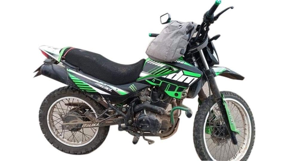 IBA EN MOTO ROBADA; ES DETENIDO POR LA MUNICIPAL, INICIALMENTE POR IR A EXCESO D IBA EN MOTO ROBADA; ES DETENIDO POR LA MUNICIPAL, INICIALMENTE POR IR A EXCESO D
