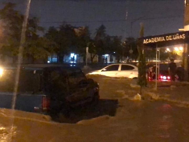 POR LLUVIAS, 16 COLONIAS TUVIERON CIERRES PARCIALES; RESCATARON A 39 PERSONAS VA POR LLUVIAS, 16 COLONIAS TUVIERON CIERRES PARCIALES; RESCATARON A 39 PERSONAS VA