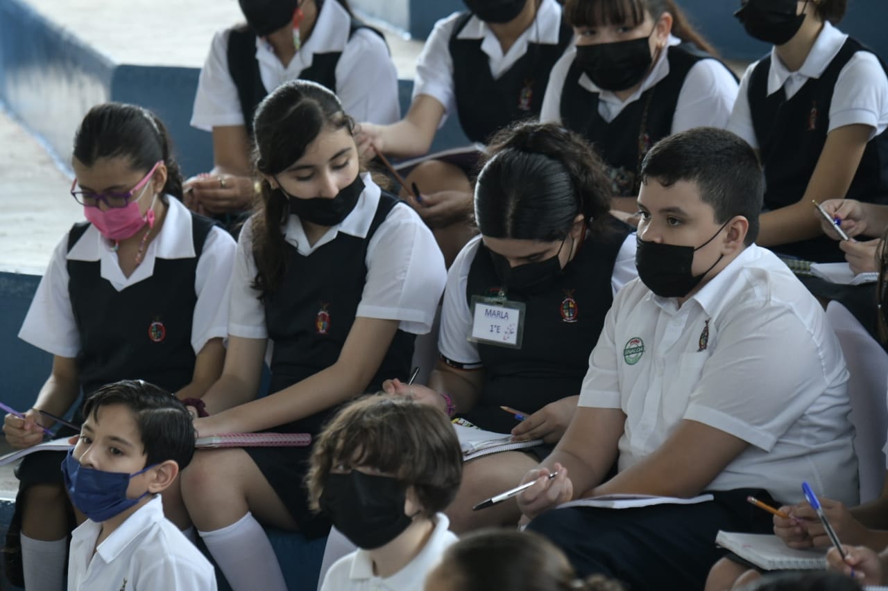 *Recorre Graciela Domínguez Nava escuelas sin energía eléctrica en Culiacán* *Recorre Graciela Domínguez Nava escuelas sin energía eléctrica en Culiacán*