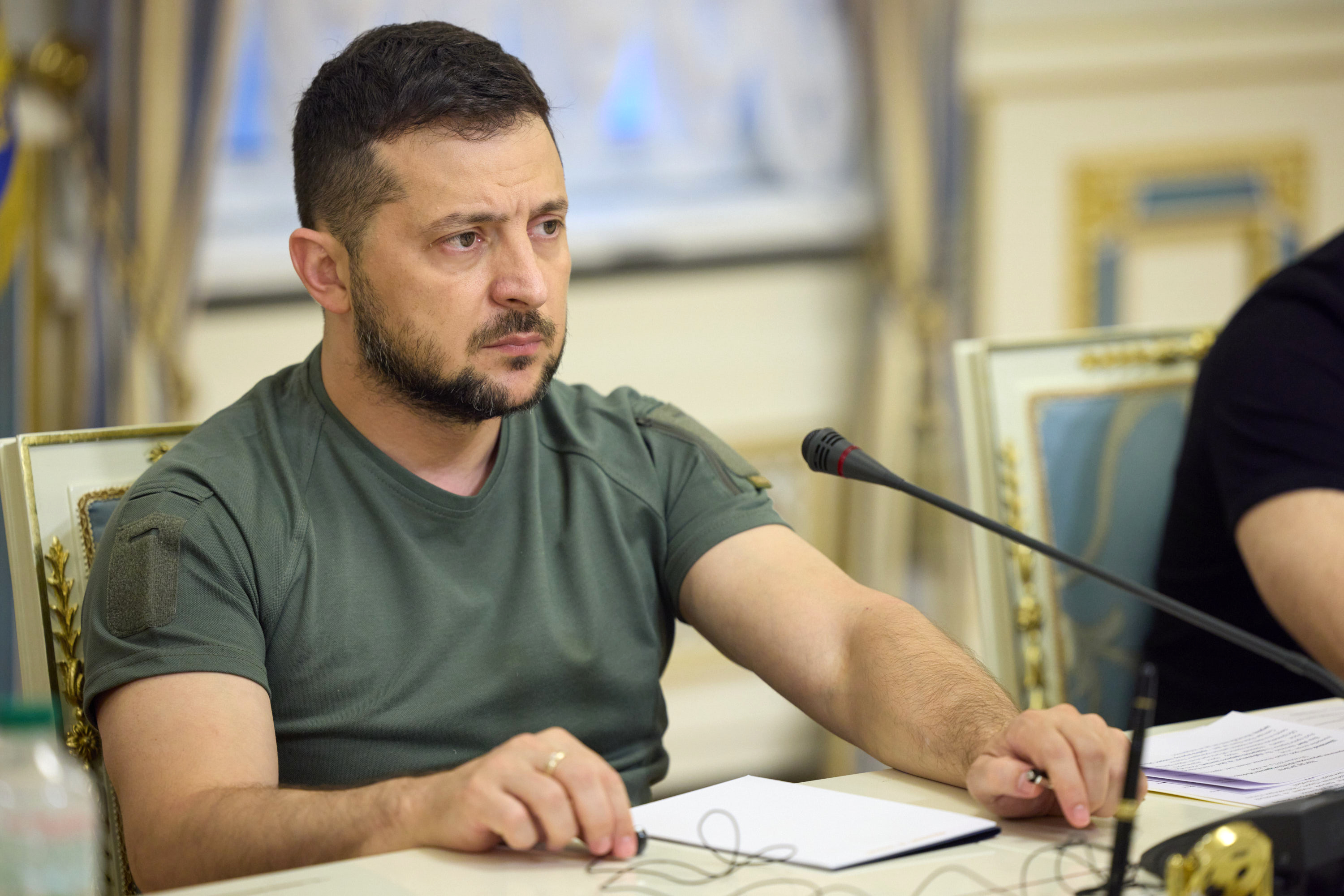 El presidente de Ucrania, Volodymyr Zelensky, se reúne con el director general de la Agencia Internacional de Energía Atómica, Rafael Grossi, en Kyiv, Ucrania, el 30 de agosto.