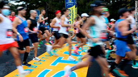 El maratón de Boston es el maratón anual más antiguo del mundo, se celebró por primera vez en 1897.