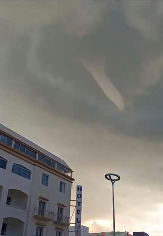 Atiende Protección Civil afectaciones generadas por tornado en Guamúchil Atiende Protección Civil afectaciones generadas por tornado en Guamúchil