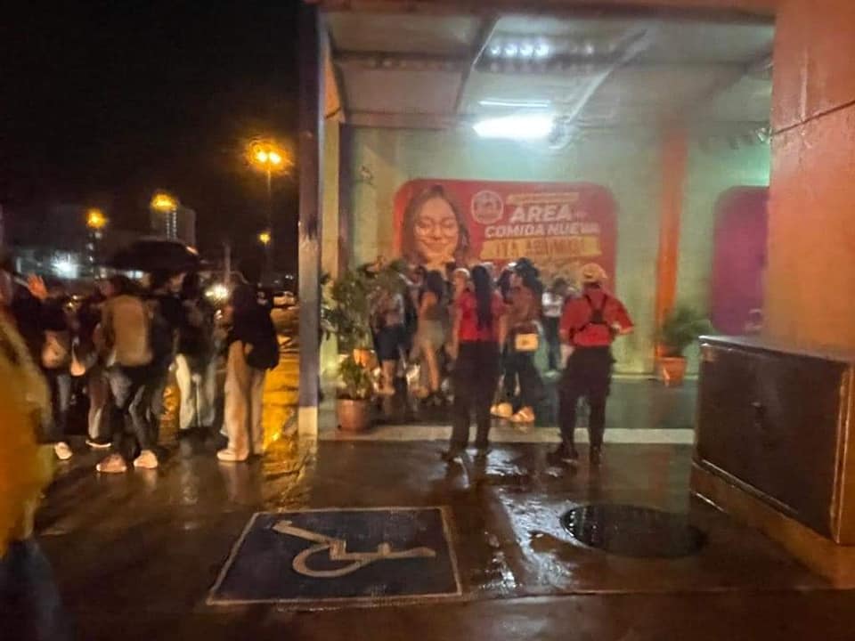 CAEN 75mm DE LLUVIA EN #MAZATLÁN CAEN 75mm DE LLUVIA EN #MAZATLÁN