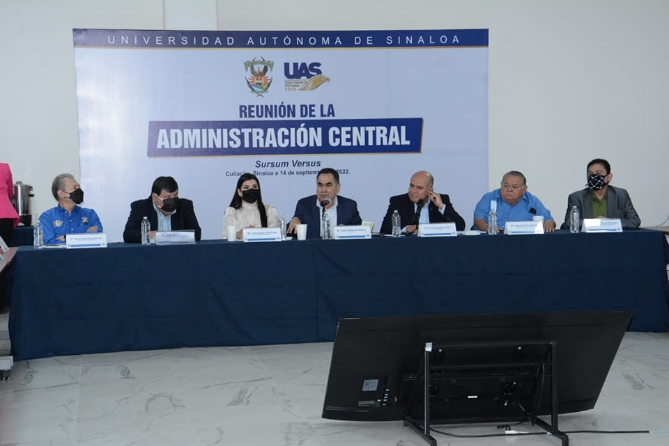 Encabeza el Rector reunión de trabajo con funcionarios de la administración cent Encabeza el Rector reunión de trabajo con funcionarios de la administración cent