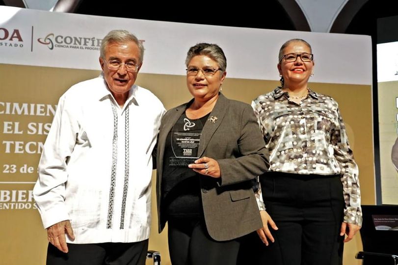 Entrega Rocha Moya reconocimientos a instituciones del Sistema Sinaloense de Inv Entrega Rocha Moya reconocimientos a instituciones del Sistema Sinaloense de Inv