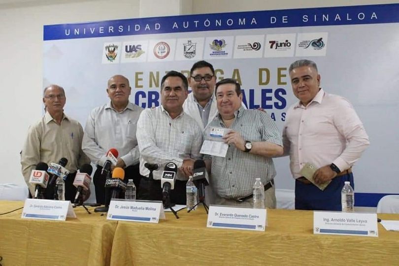 Entrega la UAS credenciales a periodistas para que accedan a servicios de salud