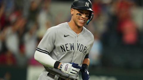 Judge corre las bases en Arlington, Texas, luego de conectar su cuadrangular número 62 de la temporada.