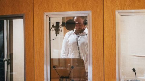 Fury en British Grove Studios para la grabación de 'Sweet Caroline'.