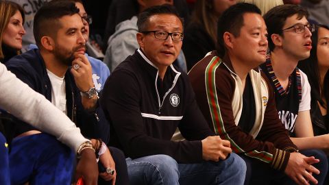 Joe Tsai asiste al partido entre los Brooklyn Nets y los Indiana Pacers el año pasado.
