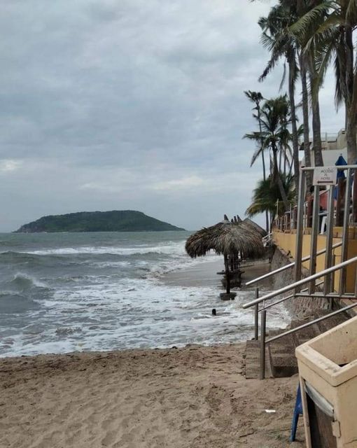 ALERTAN SOBRE PRESENCIA DE QUEMADORES Y OLEAJE ALTO EN LAS PLAYAS!! ALERTAN SOBRE PRESENCIA DE QUEMADORES Y OLEAJE ALTO EN LAS PLAYAS!!