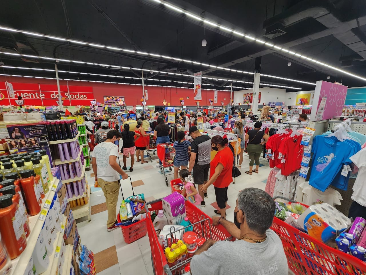 Huracán Orlene desata compras de pánico en Mazatlán Huracán Orlene desata compras de pánico en Mazatlán