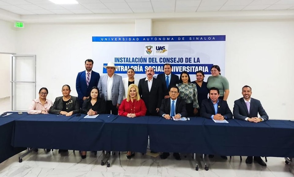 Rector toma protesta a los integrantes del Consejo de la Contraloría Social Univ Rector toma protesta a los integrantes del Consejo de la Contraloría Social Univ