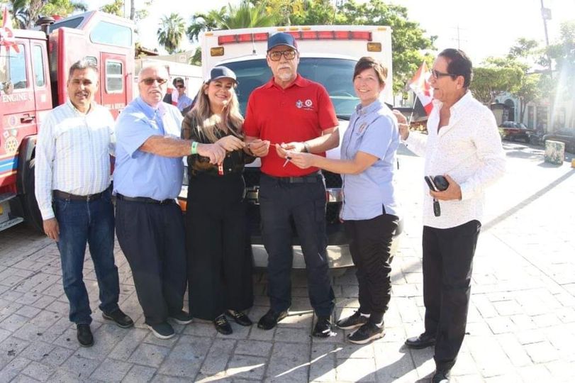 La presidenta del Sistema DIF Mazatlán, Dra. María Teresa Apodaca de González, a La presidenta del Sistema DIF Mazatlán, Dra. María Teresa Apodaca de González, a