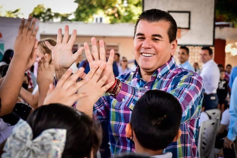 *El Alcalde de Mazatlán entrega tres aulas y dos minisplit a estudiantes de la p *El Alcalde de Mazatlán entrega tres aulas y dos minisplit a estudiantes de la p