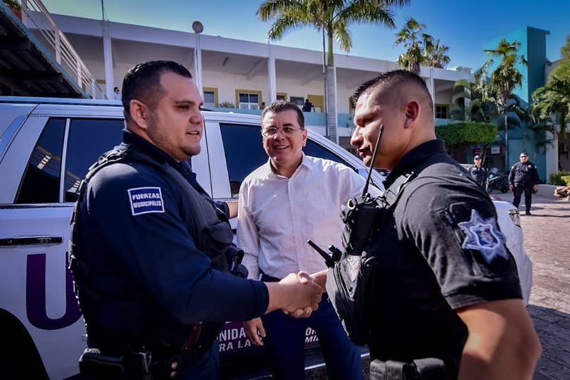 *Entrega el Alcalde de Mazatlán, Edgar González Zatarain, vehículo a Uneprevif* *Entrega el Alcalde de Mazatlán, Edgar González Zatarain, vehículo a Uneprevif*