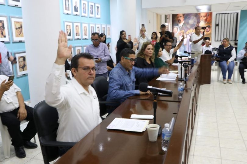 *Facultan Regidores del Cabildo al Alcalde de Mazatlán recibir donativos de lámp *Facultan Regidores del Cabildo al Alcalde de Mazatlán recibir donativos de lámp