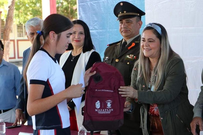 Para fomentar los valores cívicos entre las niñas, niños y adolescentes, la pres Para fomentar los valores cívicos entre las niñas, niños y adolescentes, la pres