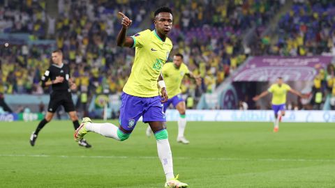 Vinicius Jr de Brasil celebra después de romper el empate a solo seis minutos de iniciado el partido.