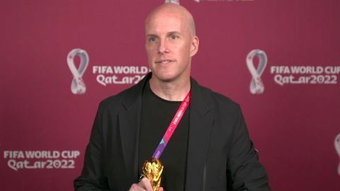 Wahl fotografiado en una ceremonia de entrega de premios en Doha durante la Copa del Mundo.