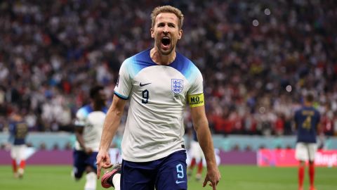 Kane celebra tras anotar para Inglaterra contra Francia.