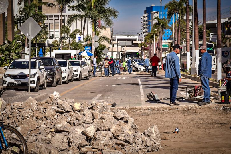 *Avanza obras públicas en colado de la zona donde se retiraron los “mega topes” *Avanza obras públicas en colado de la zona donde se retiraron los “mega topes”