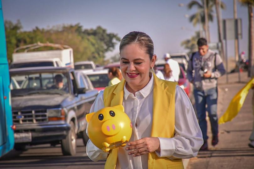 *Inician el Alcalde Edgar González y la Presidenta del DIF, María Teresa Apodaca *Inician el Alcalde Edgar González y la Presidenta del DIF, María Teresa Apodaca