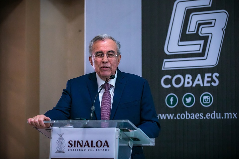 *Rocha entrega gratificaciones por jubilación a personal de COBAES*