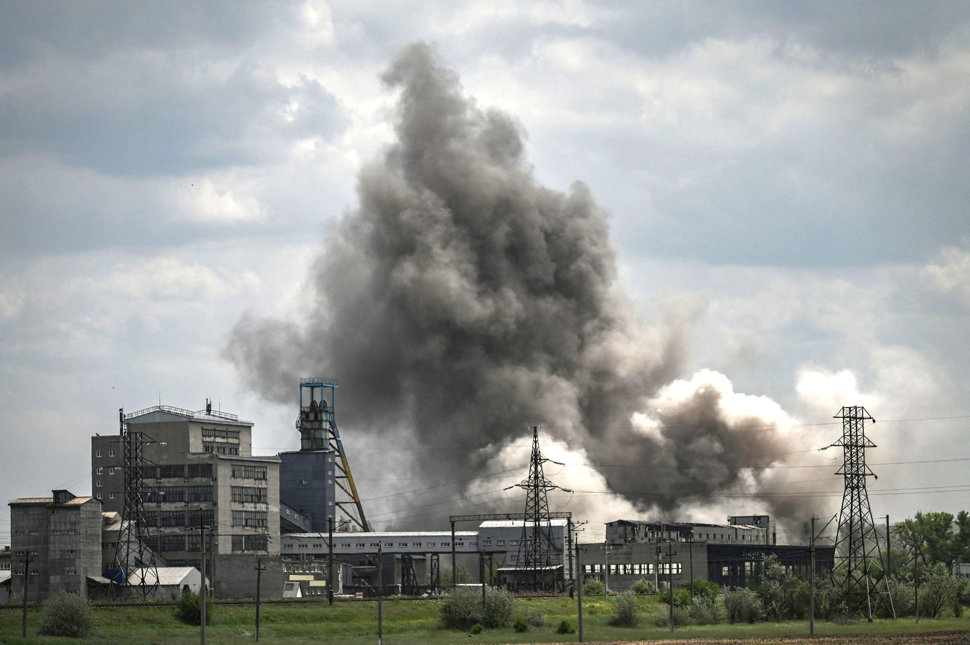 Huelga en una fábrica en la ciudad de Soledar en la región oriental de Ucrania de Donbas el 24 de mayo.