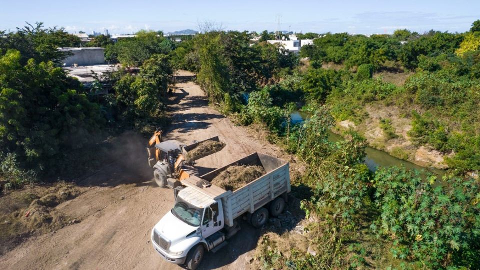 *Atiende Obras Públicas peticiones de colonos de Lomas del Ébano y Labastida Och *Atiende Obras Públicas peticiones de colonos de Lomas del Ébano y Labastida Och
