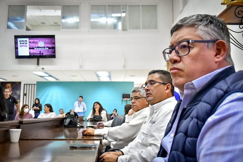 *Alcalde Edgar González presenta acciones de 100 días de labores.* *Alcalde Edgar González presenta acciones de 100 días de labores.*