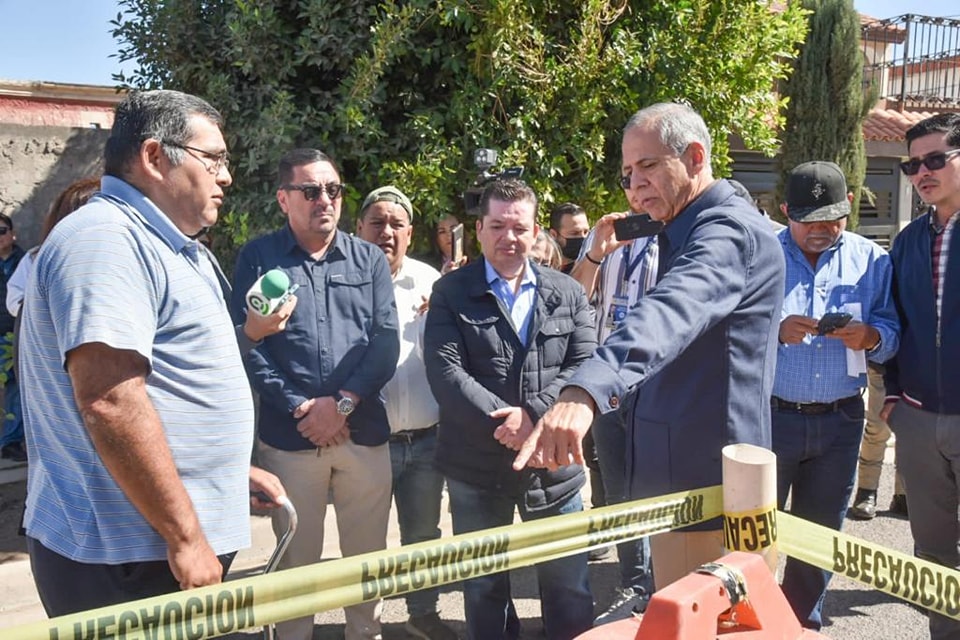 Alcalde de Ahome ordena atención inmediata de socavón en la colonia 72. Alcalde de Ahome ordena atención inmediata de socavón en la colonia 72.