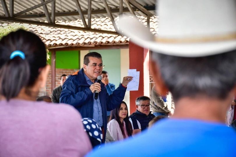 *Hace compromisos Alcalde Edgar González con habitantes de la zona rural de Maza *Hace compromisos Alcalde Edgar González con habitantes de la zona rural de Maza
