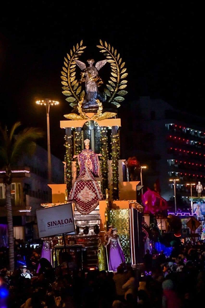 *Majestuoso desfile de Carnaval encanta a miles de espectadores.* *Majestuoso desfile de Carnaval encanta a miles de espectadores.*