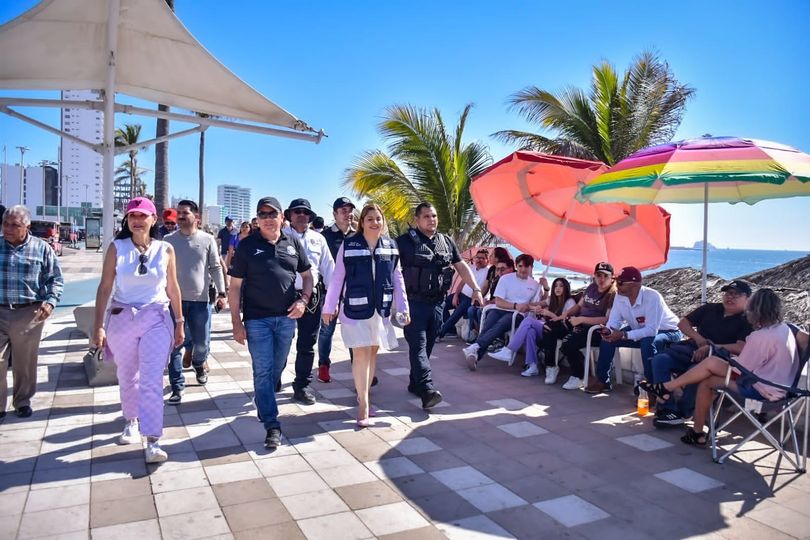 *Recorre Alcalde Avenida del Mar previo al primer desfile de carnaval.* *Recorre Alcalde Avenida del Mar previo al primer desfile de carnaval.*