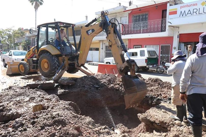 Repara JUMAPAM fisura en línea de 24” sin afectar abasto Repara JUMAPAM fisura en línea de 24” sin afectar abasto