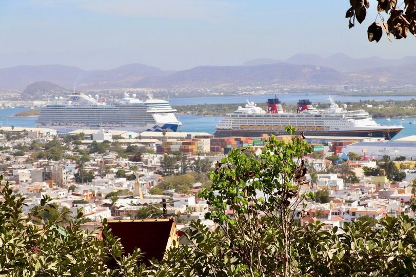 Secretaria de Turismo recibe dos cruceros turísticos, con 8,263 viajeros Secretaria de Turismo recibe dos cruceros turísticos, con 8,263 viajeros